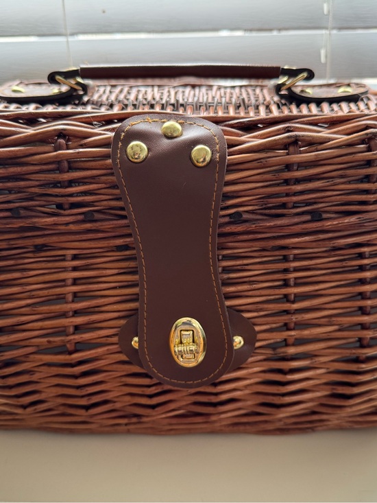 Other - Vintage-Style Woven Wicker Insulated Picnic Basket Cooler
